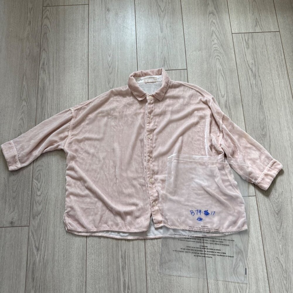 CP Shades Women's Shirt Blouse M Light Pink Velvet Boxy Fit Collared Button Down - Picture 8 of 8